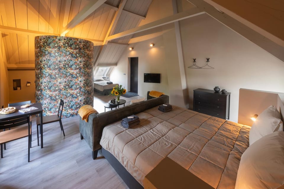 Bed, Photo of the whole room