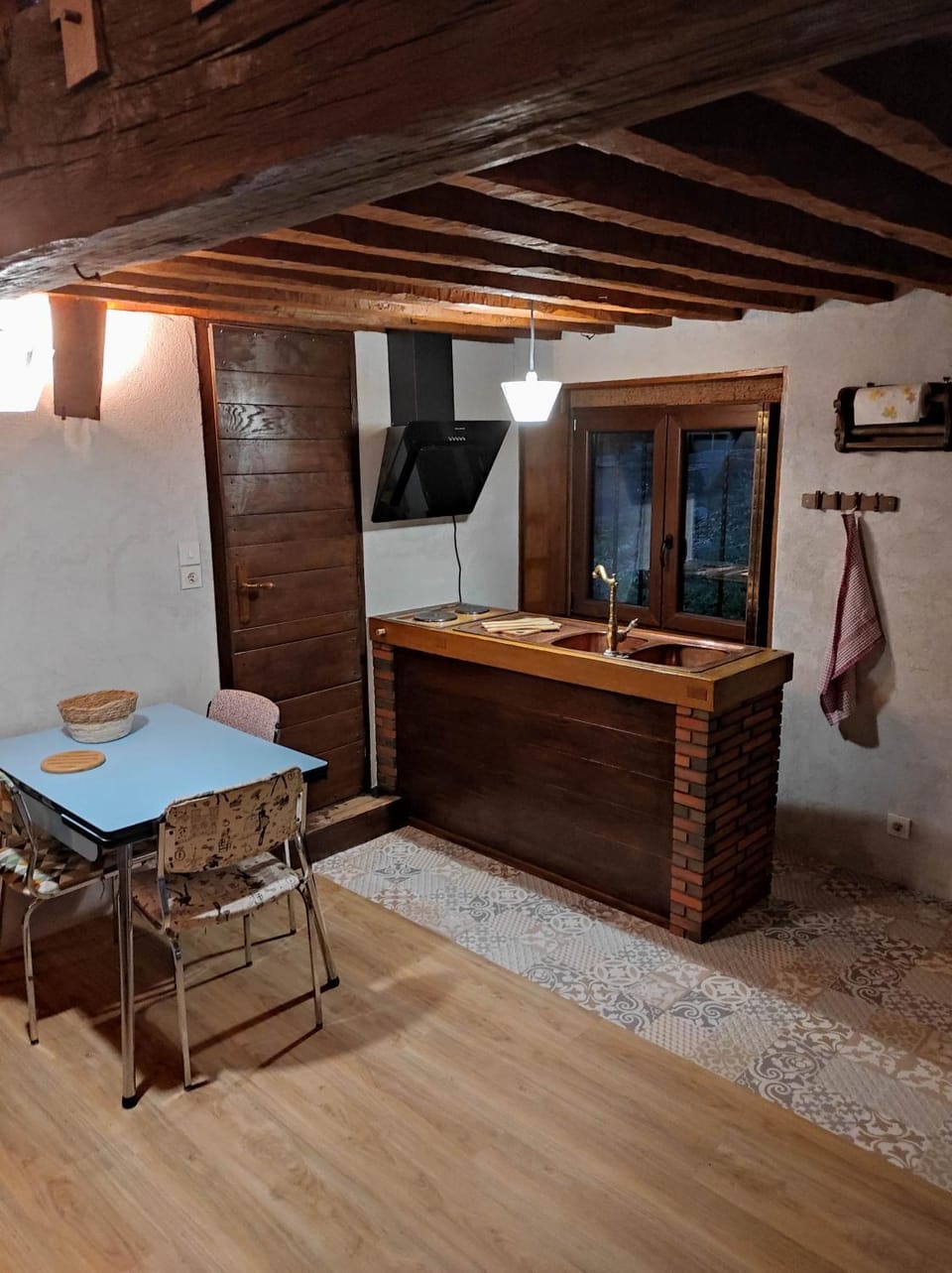 Kitchen or kitchenette, Dining area, pet friendly