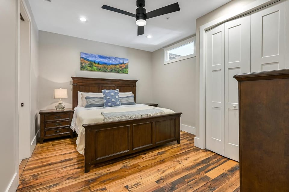 Downtown Condo with Two Ensuite Kings House in Asheville