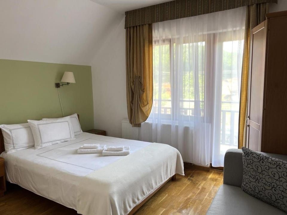 Sóbanya Panzió Bed and Breakfast in Romania