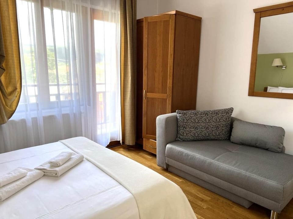 Sóbanya Panzió Bed and Breakfast in Romania
