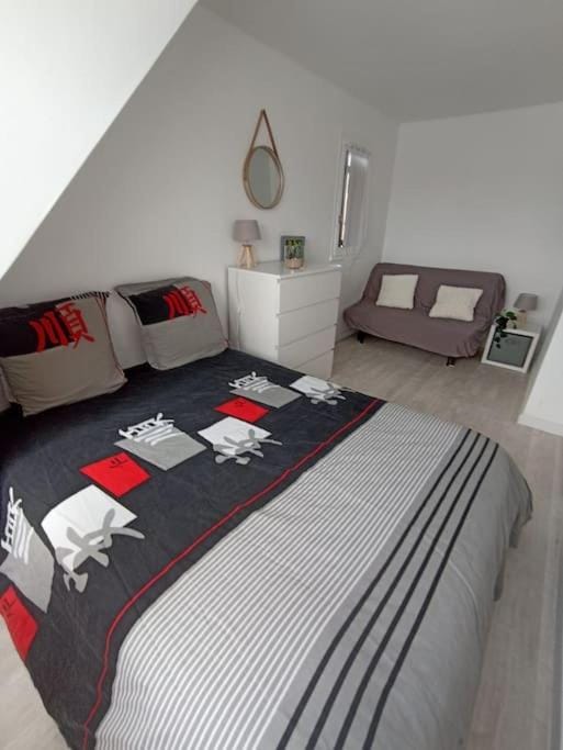 Bed, Photo of the whole room, Bedroom