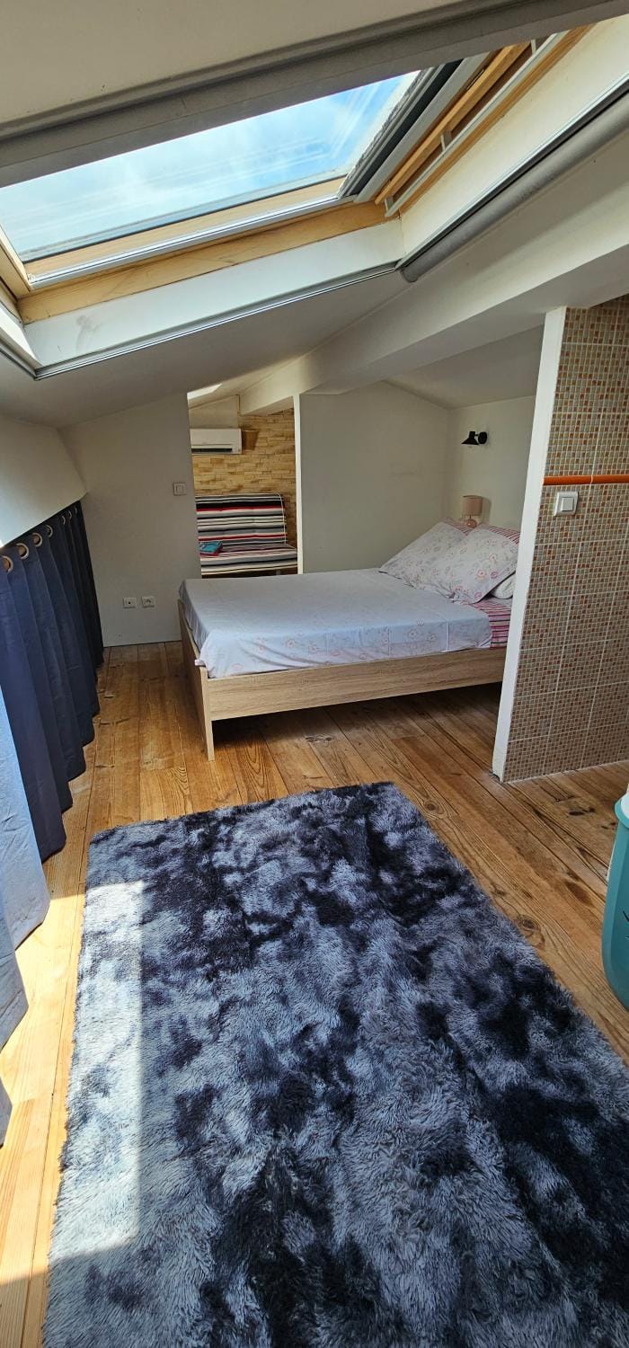 Bed, Photo of the whole room, Bedroom