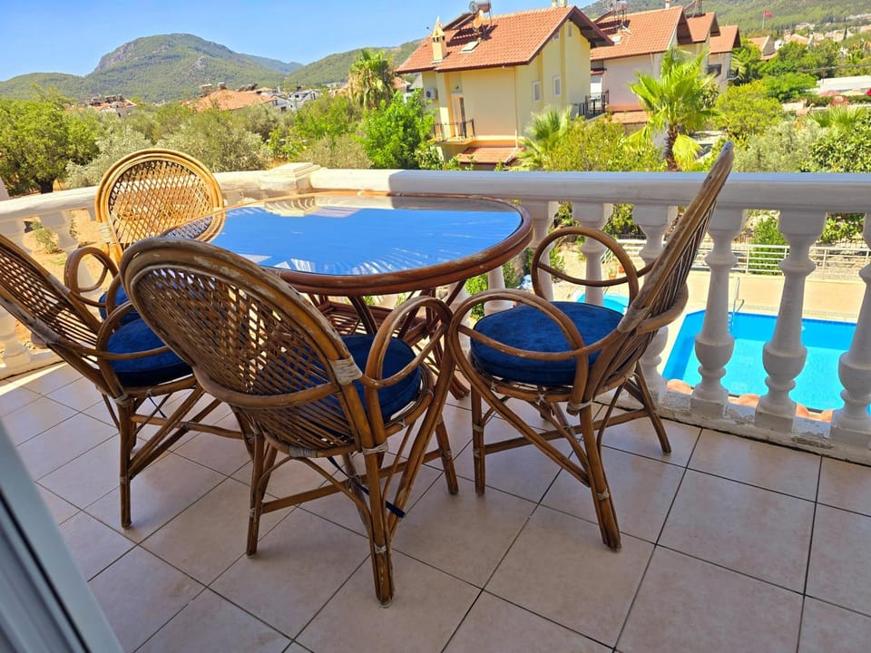 Day, Natural landscape, View (from property/room), Balcony/Terrace, Dining area, Mountain view, Pool view, Swimming pool
