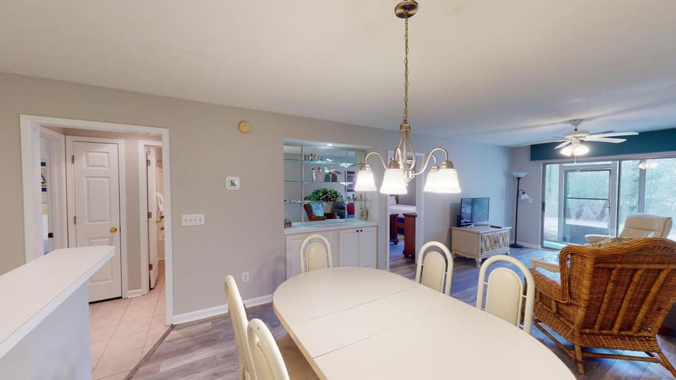 Scenic Serenity 2 Bedroom Villa with Balcony House in South Carolina