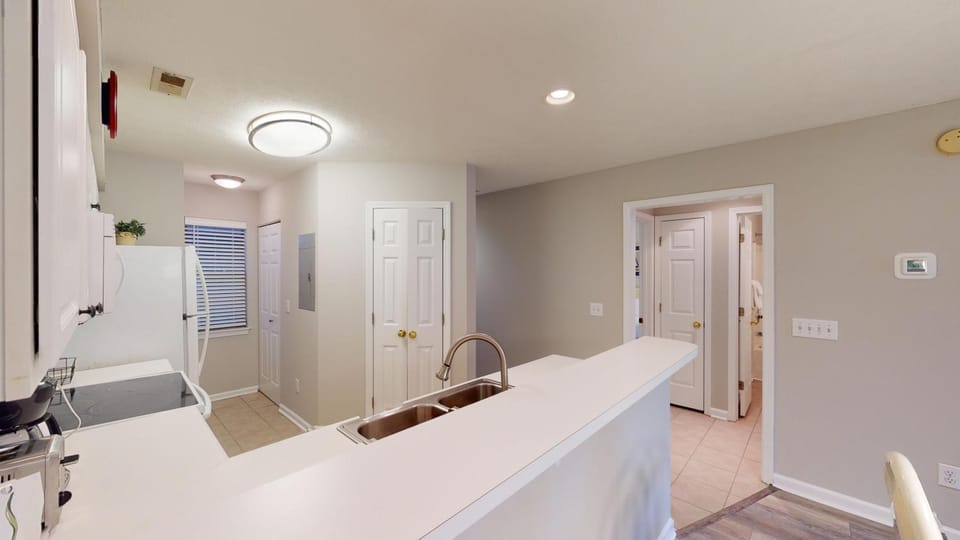 Scenic Serenity 2 Bedroom Villa with Balcony House in South Carolina