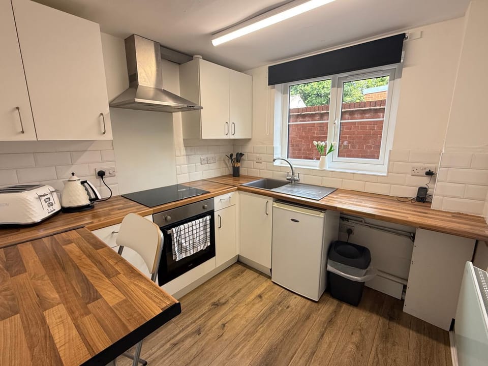 Kitchen or kitchenette, kitchen
