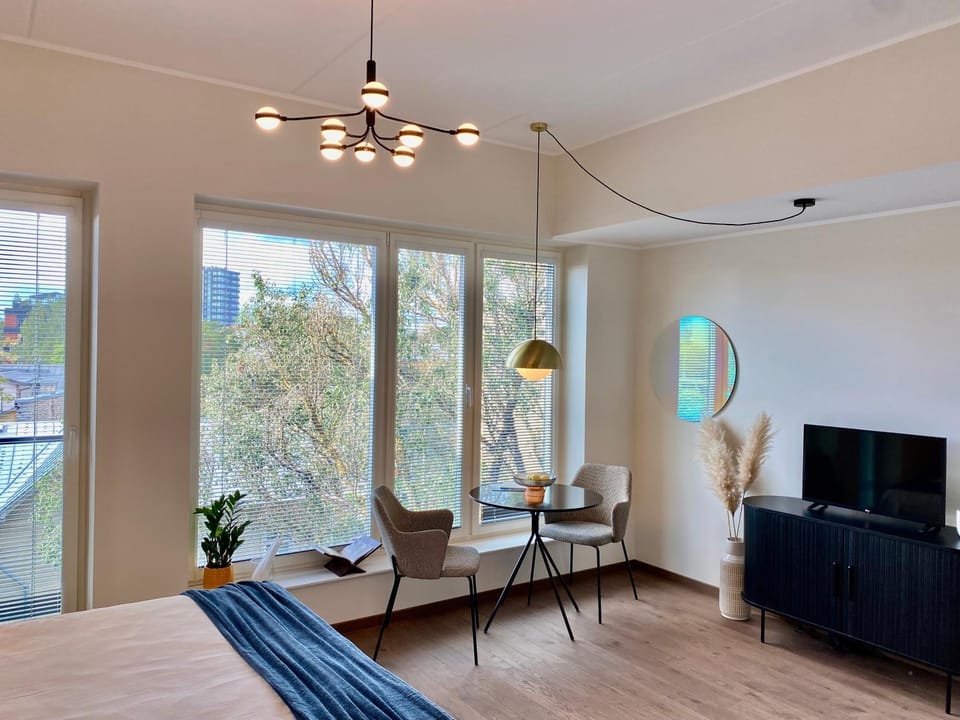 TV and multimedia, Seating area, Dining area