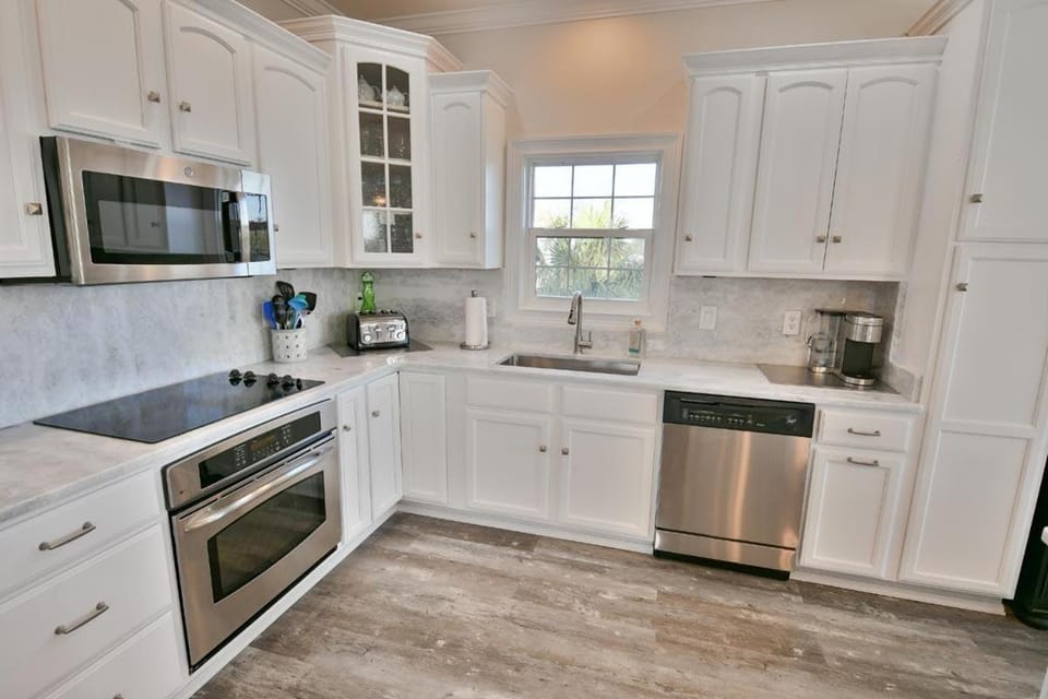 The Pink House: Unwind at Litchfield By the Sea House in South Carolina