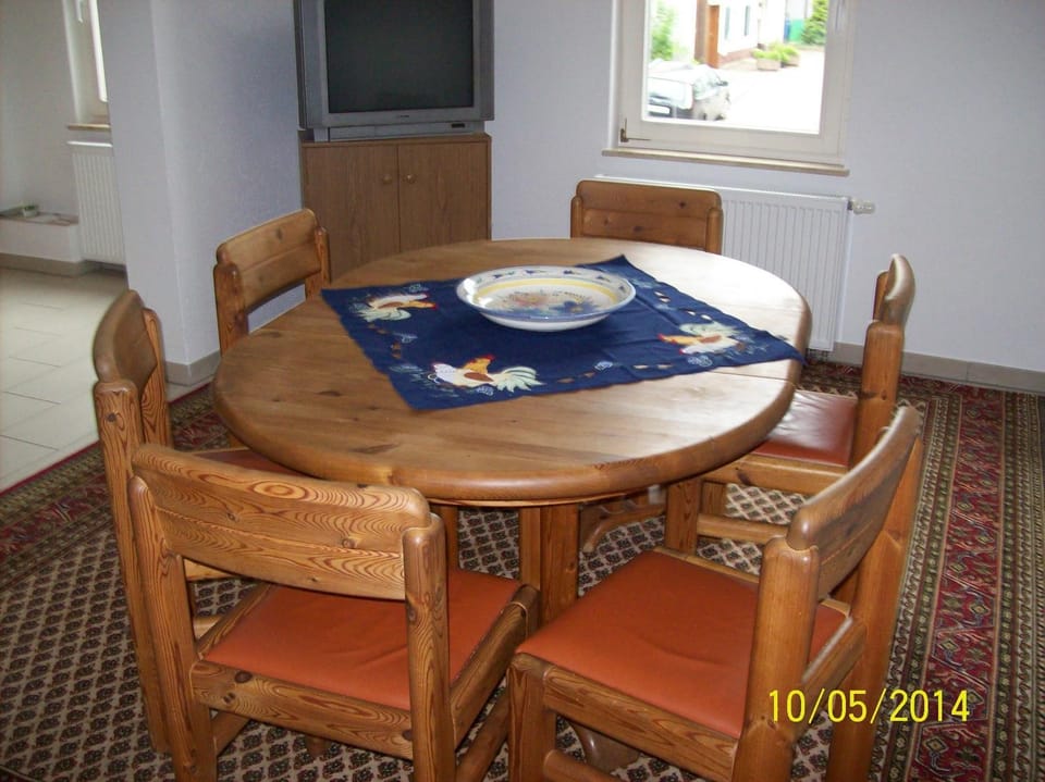 Living room, Dining area