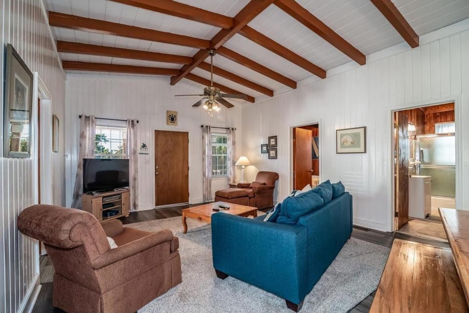 5BR Scenic View 3 Minutes to the Beach House in Litchfield Beach