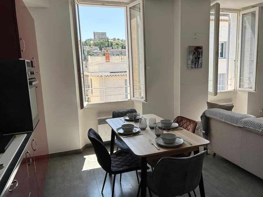 Hypercentre avec vue sur le château Apartment in Provence-Alpes-Côte d'Azur