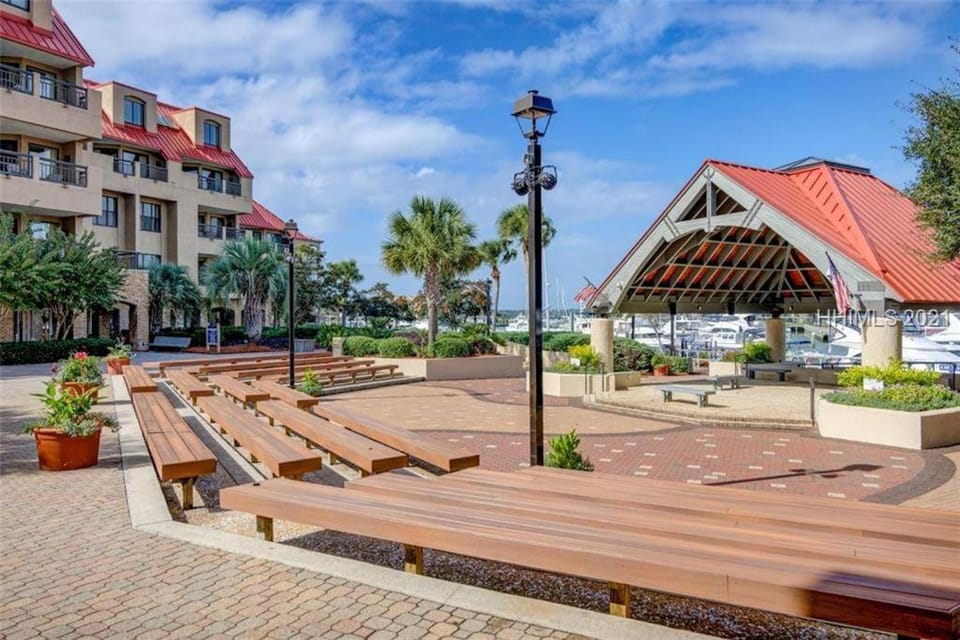 Cute 2 bedroom, 2 bath Condo at Folly Field Beach Apartment in Hilton Head Island