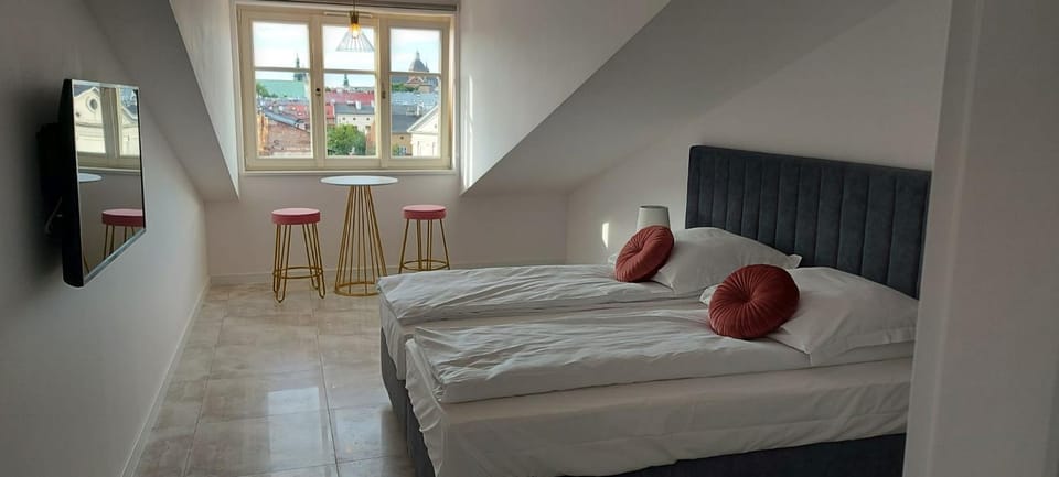 Bed, TV and multimedia, Photo of the whole room, Bedroom, towels