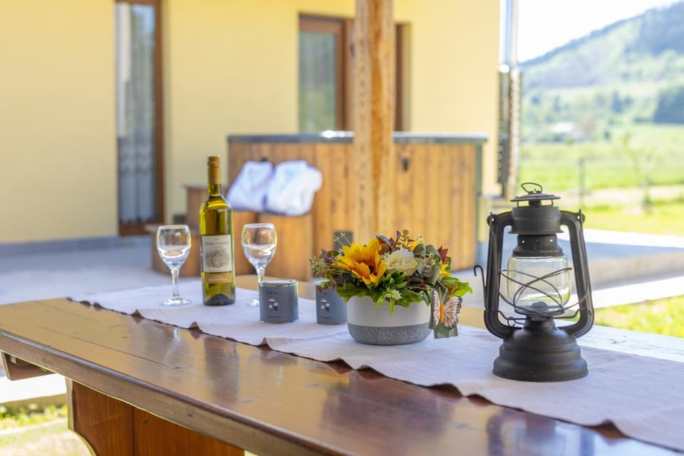 Kuća Trota - sauna, HOT TUB House in Lika-Senj County