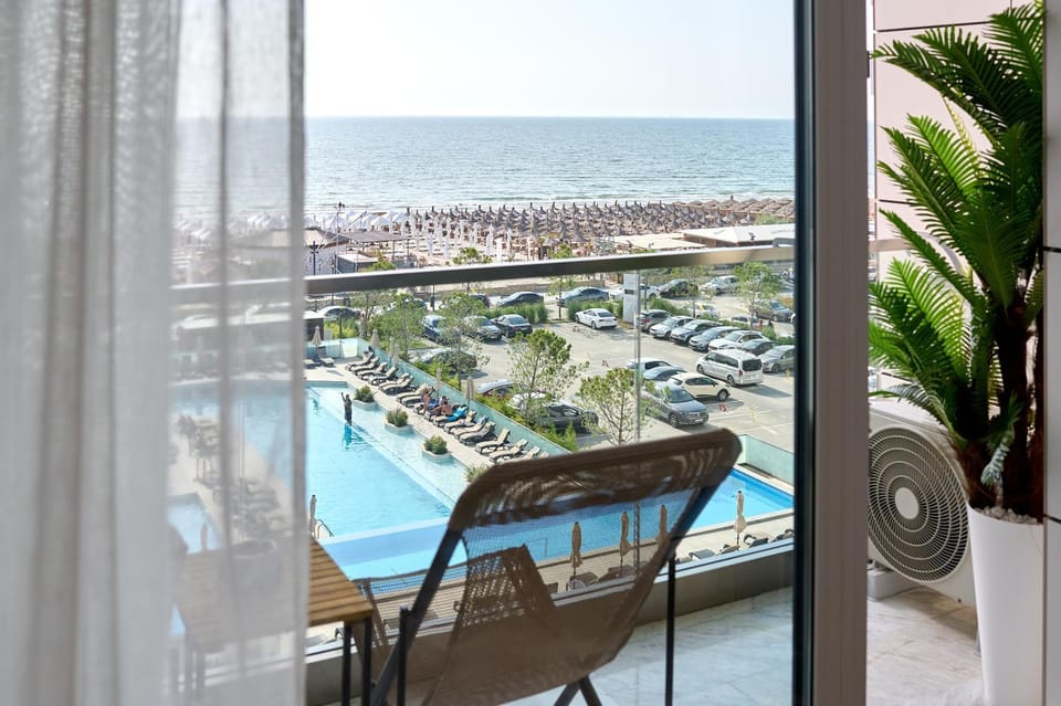 Patio, Day, Natural landscape, View (from property/room), Balcony/Terrace, Pool view, Sea view