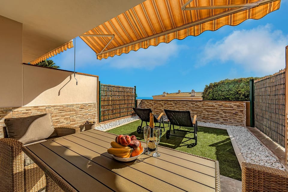 View (from property/room), Balcony/Terrace, Seating area, Dining area, sunbed