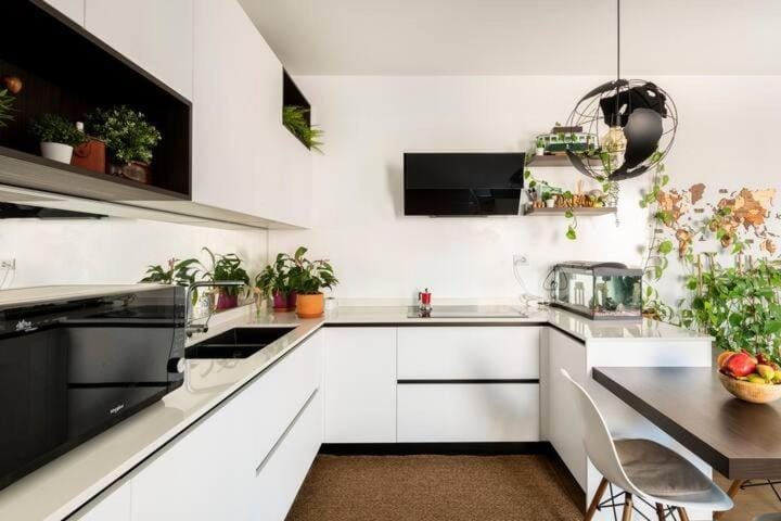 Kitchen or kitchenette, Dining area, oven, stove