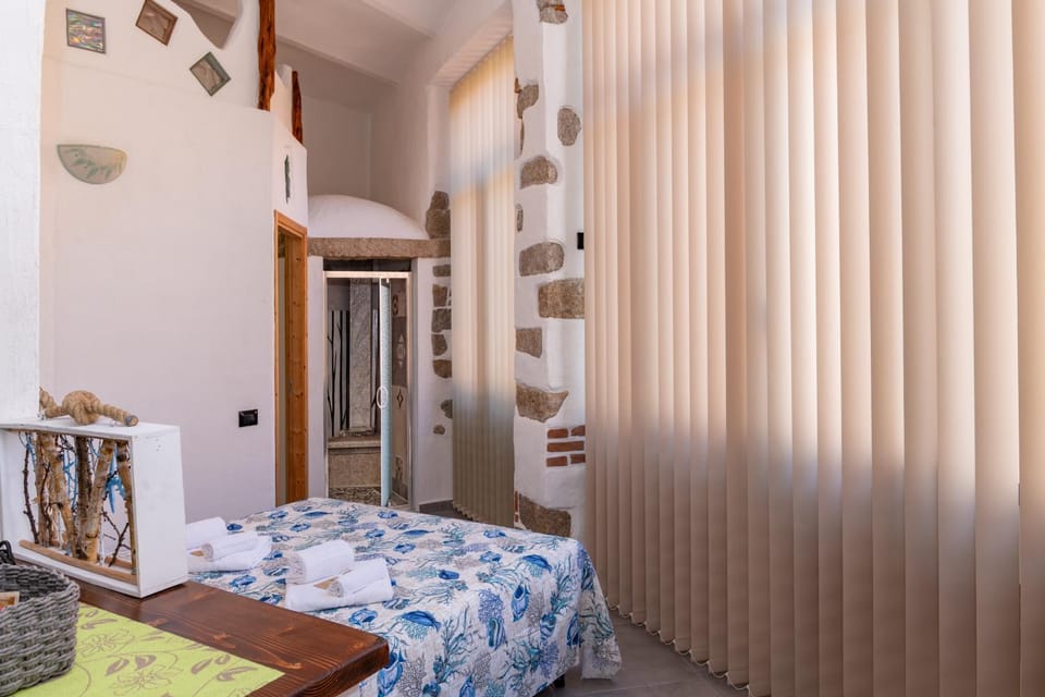 Shower, Bed, Photo of the whole room, Bedroom
