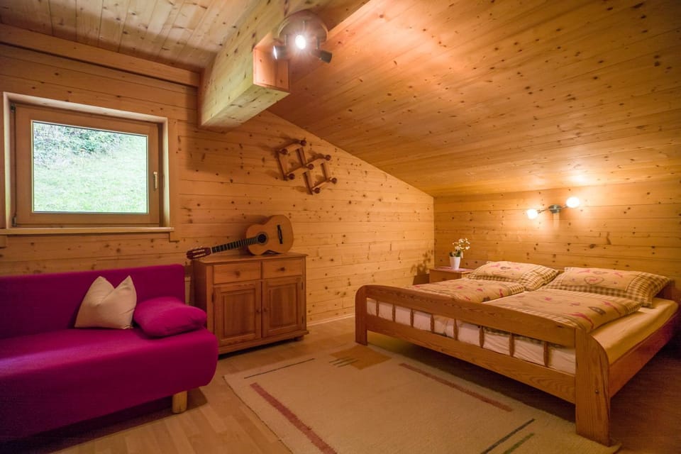 Bed, Photo of the whole room, Decorative detail