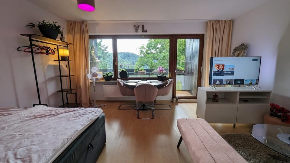 TV and multimedia, Seating area, Dining area, Bedroom