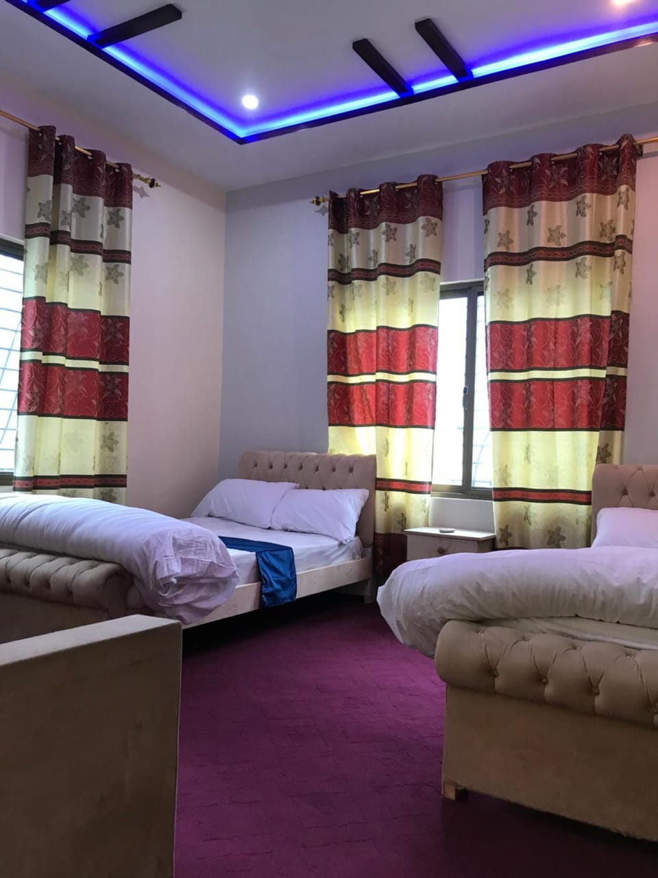Bed, Seating area, Bedroom