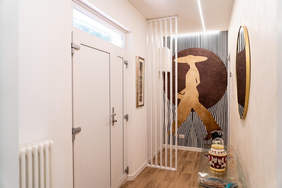 Facade/entrance, wardrobe