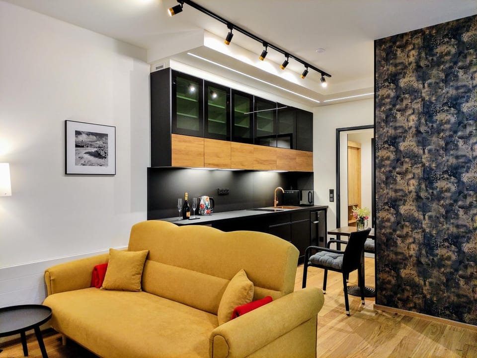 Kitchen or kitchenette, Living room, Seating area, Dining area