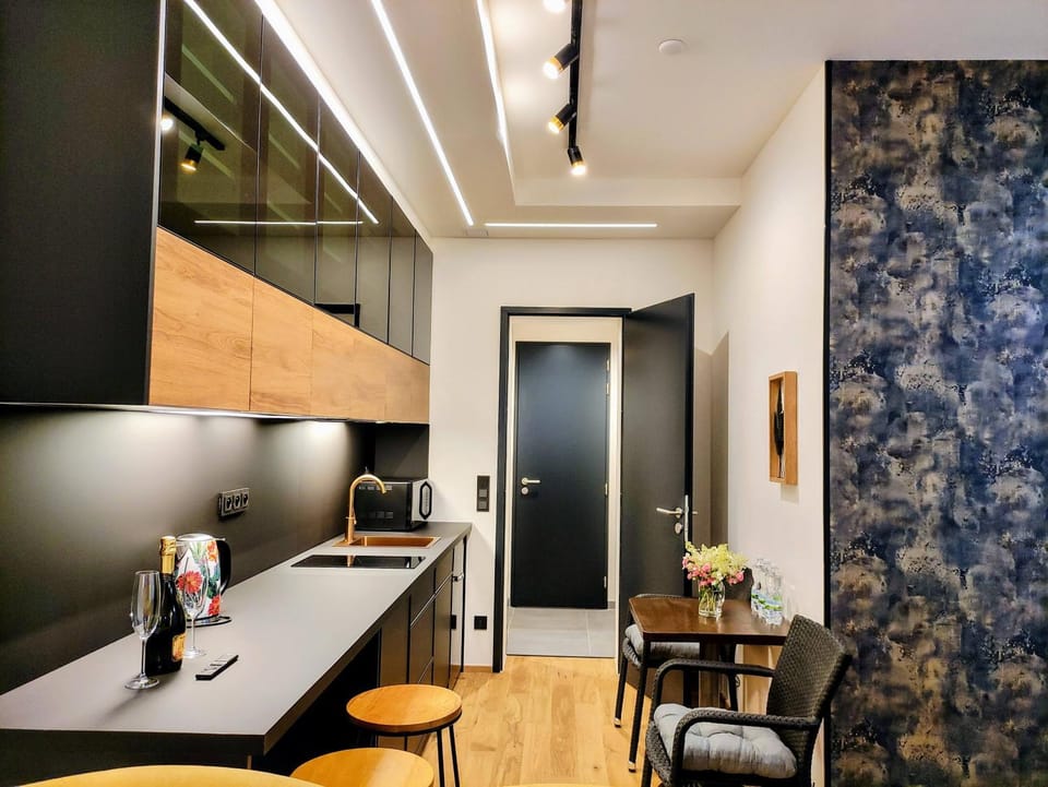 Kitchen or kitchenette, Seating area, minibar
