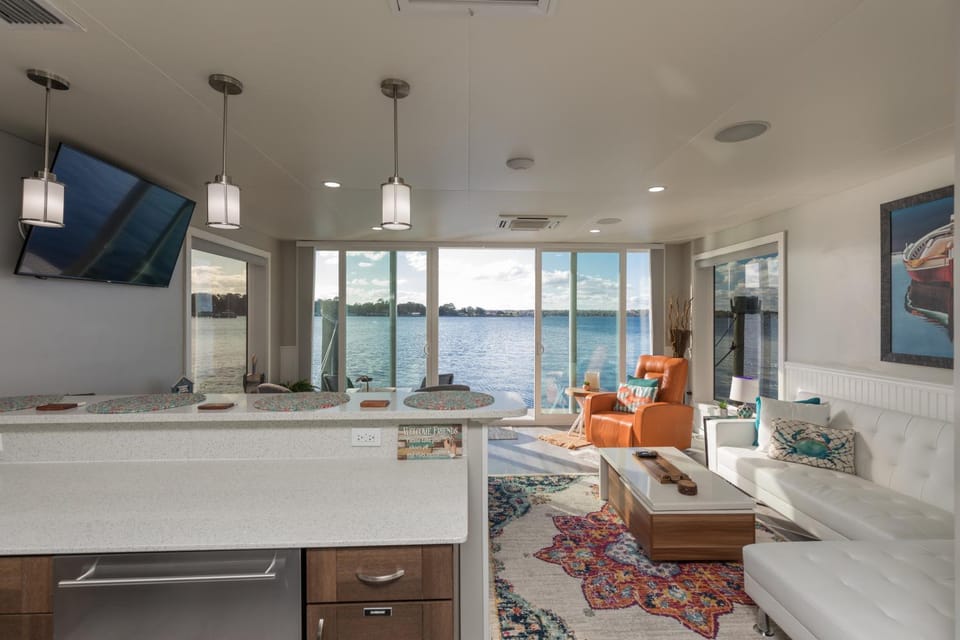 Living room, Lake view