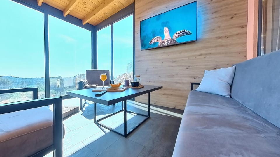 TV and multimedia, Balcony/Terrace, Seating area, Entertainment, locker