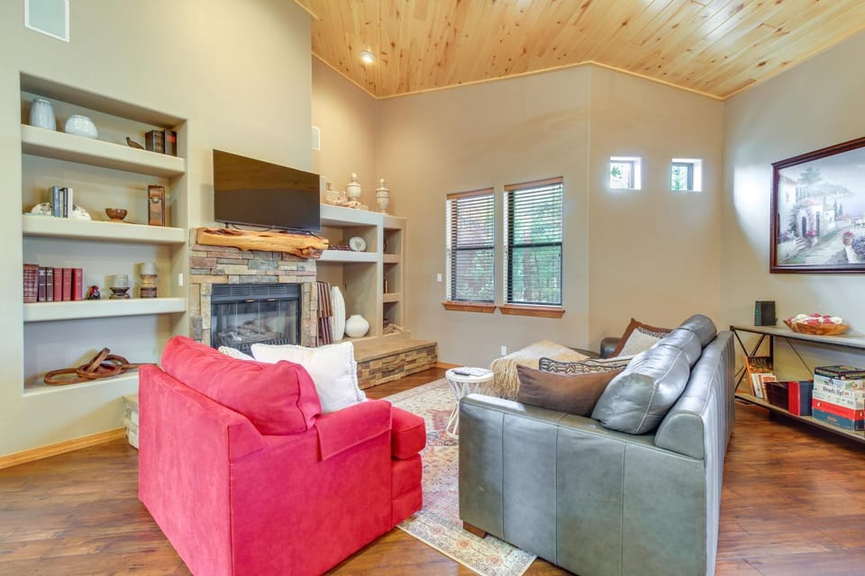 Unwind Fireside: Spacious Torreon Cabin w/ Deck! Cabin in Show Low