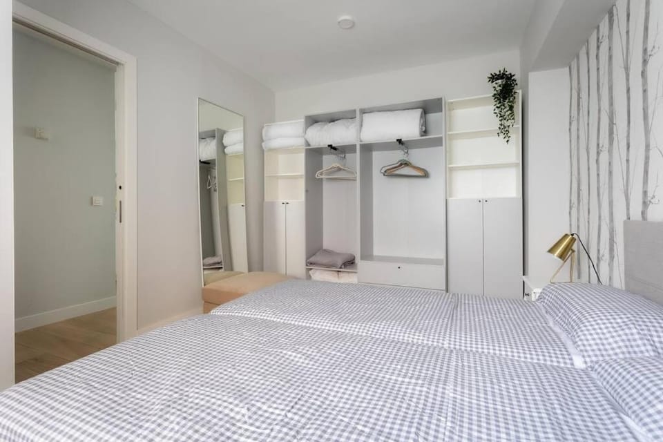 Bed, Photo of the whole room, Bedroom, wardrobe