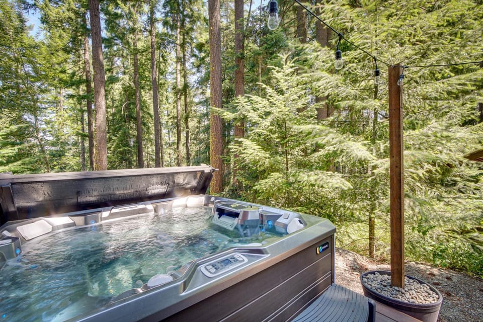 Unwind in Cle Elum: Hot Tub & Cozy Fireplace! House in Kittitas County
