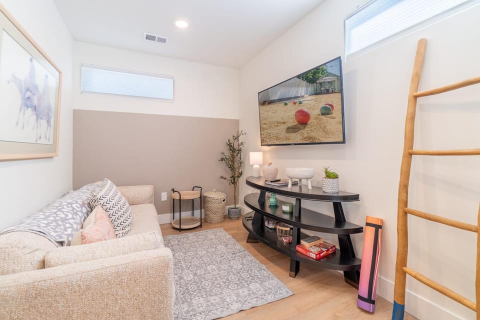 TV and multimedia, Living room, Seating area