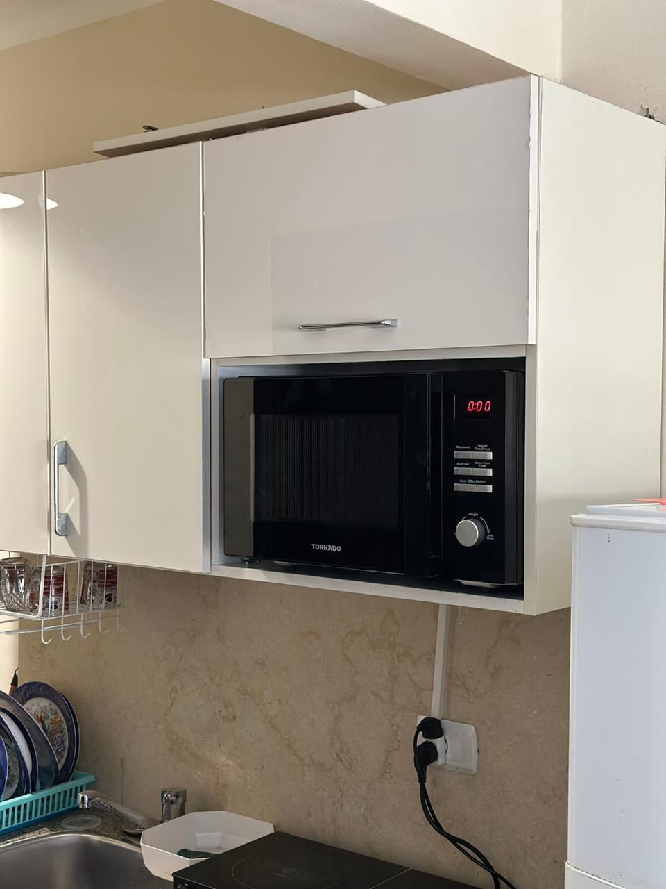 Kitchen or kitchenette, minibar