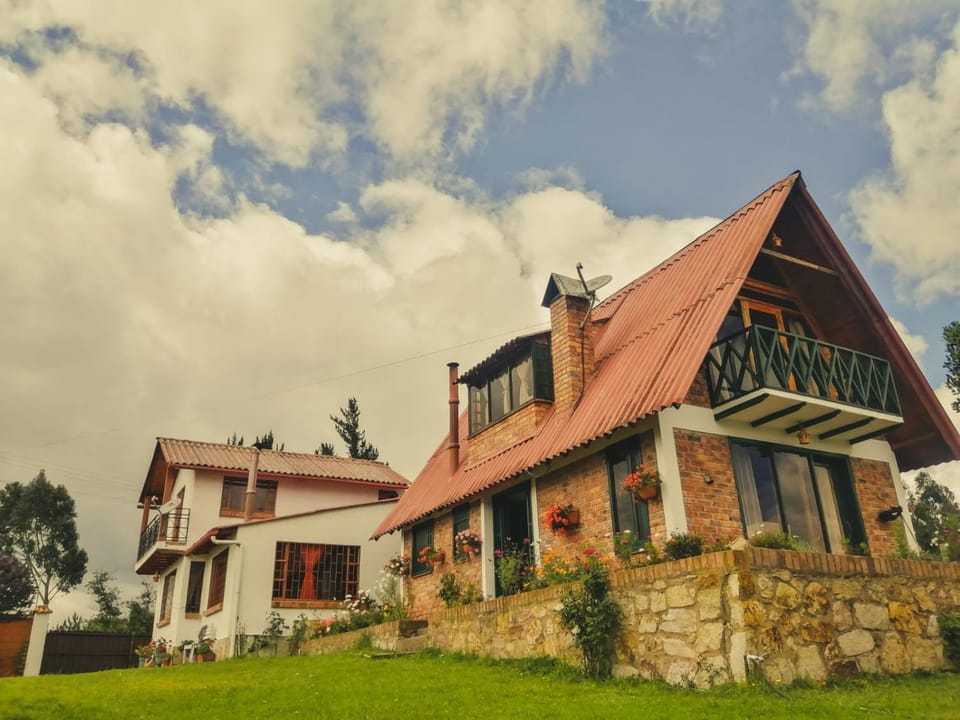 Property building, Day, Garden, Garden view