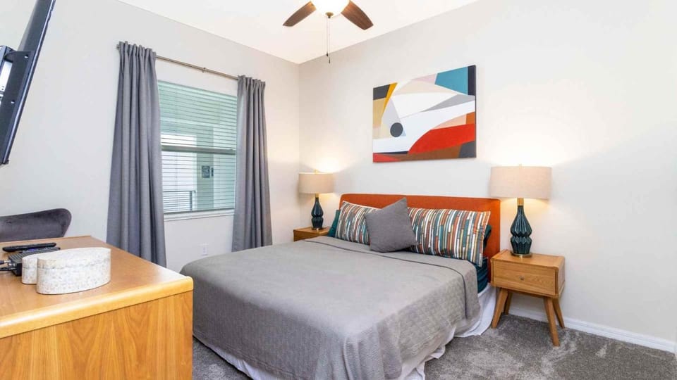 Strategic Condo 2 Bd Close to Disney Storey Lake Apartment in Kissimmee