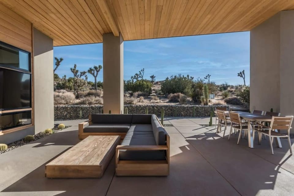 Skyline Ridge- Modern Residence w Sprawling Views House in Yucca Valley