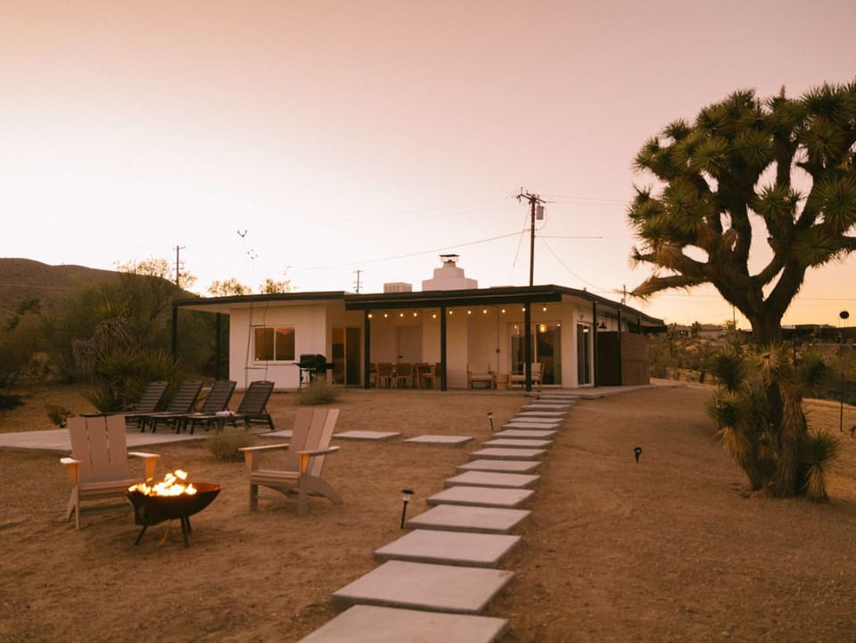 Kinetic House-Joshua Trees Sculptures Cowboy Pool House in Yucca Valley