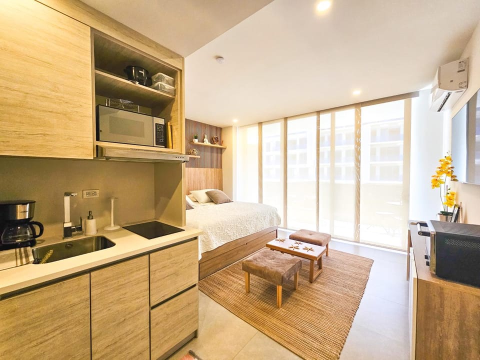 Bed, Kitchen or kitchenette, Photo of the whole room, Bedroom, minibar