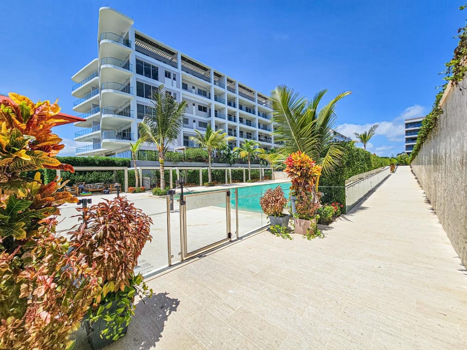 Property building, Day, Pool view, Swimming pool