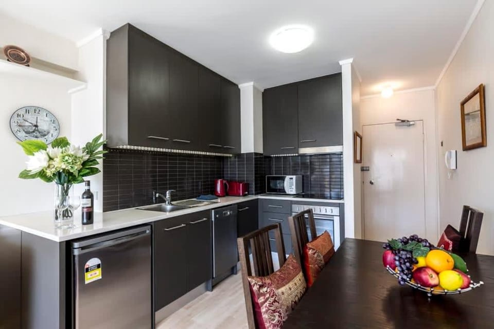 Kitchen or kitchenette, Dining area, dishwasher, minibar, pet friendly, stove