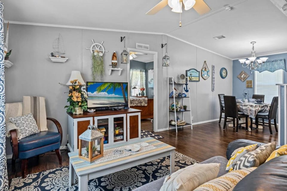 Palm Key Oasis - Close to Attractions House in Four Corners