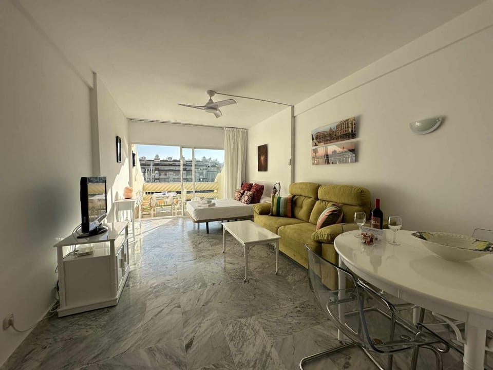Communal lounge/ TV room, Bed, TV and multimedia, Living room, Dining area