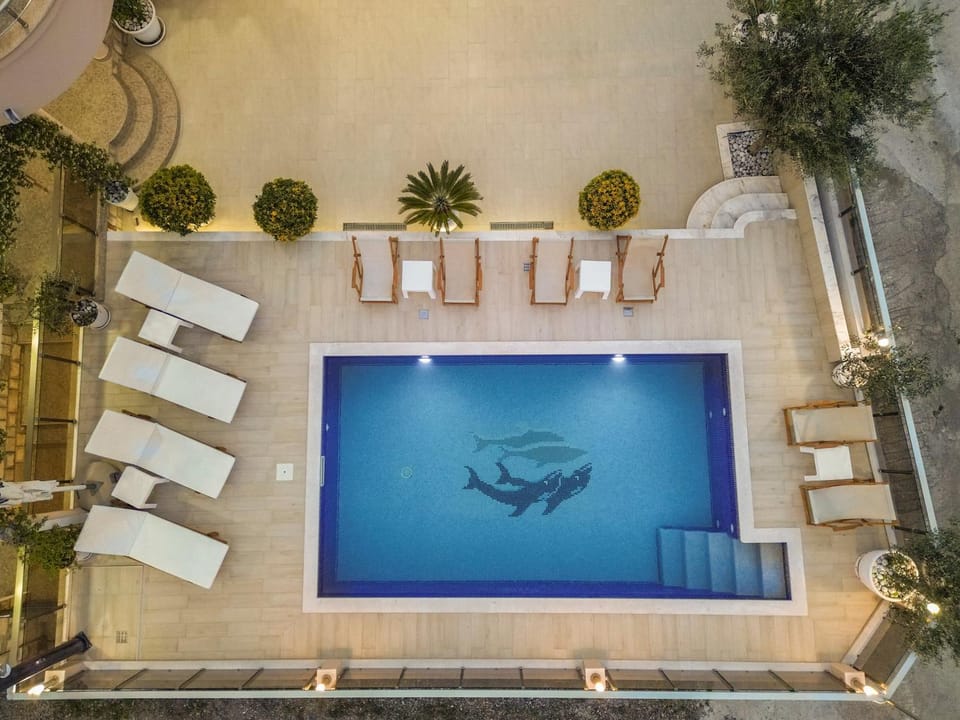 Night, Pool view, Swimming pool, sunbed