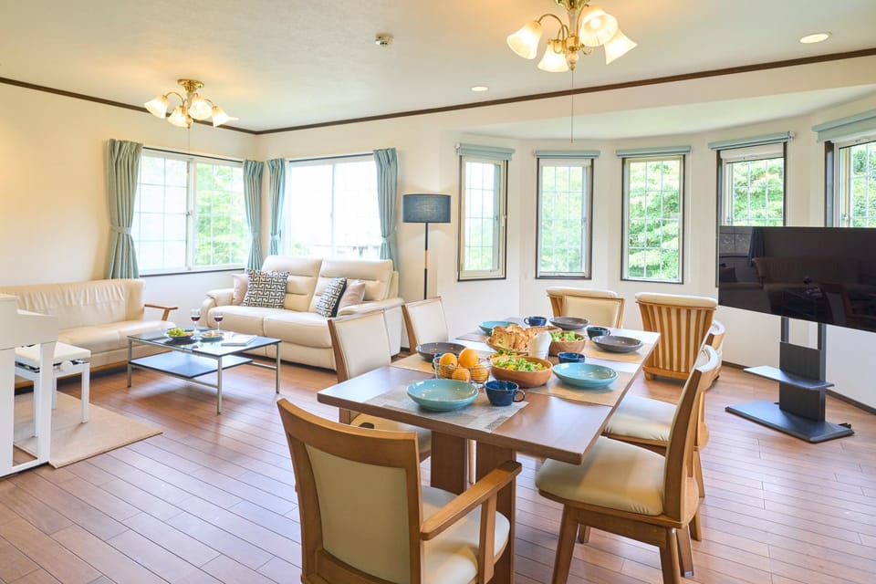 Living room, Dining area