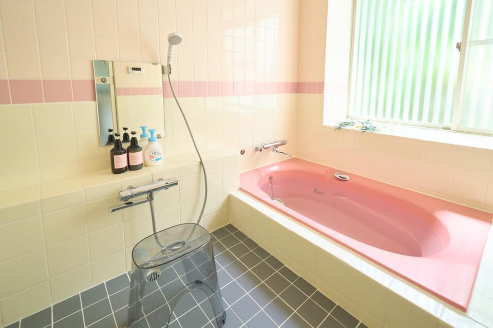 Bathroom, Bath, towels