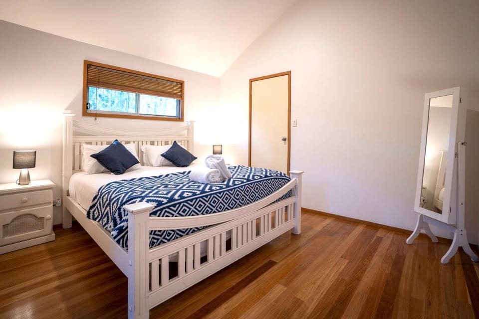 Relaxed Coastal Retreat Just Steps from the Beach House in Huskisson