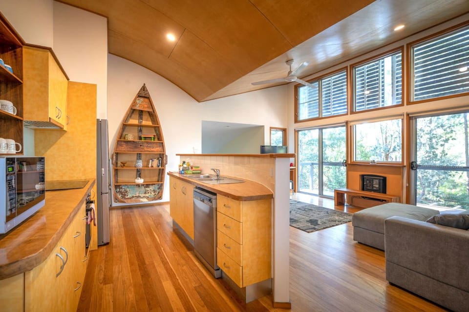 Relaxed Coastal Retreat Just Steps from the Beach House in Huskisson